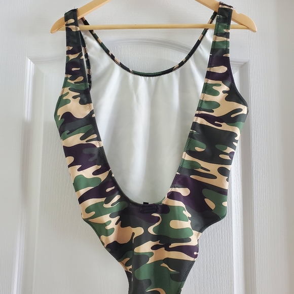 Kendall and Kyli bathing suit. - Picture 4 of 11